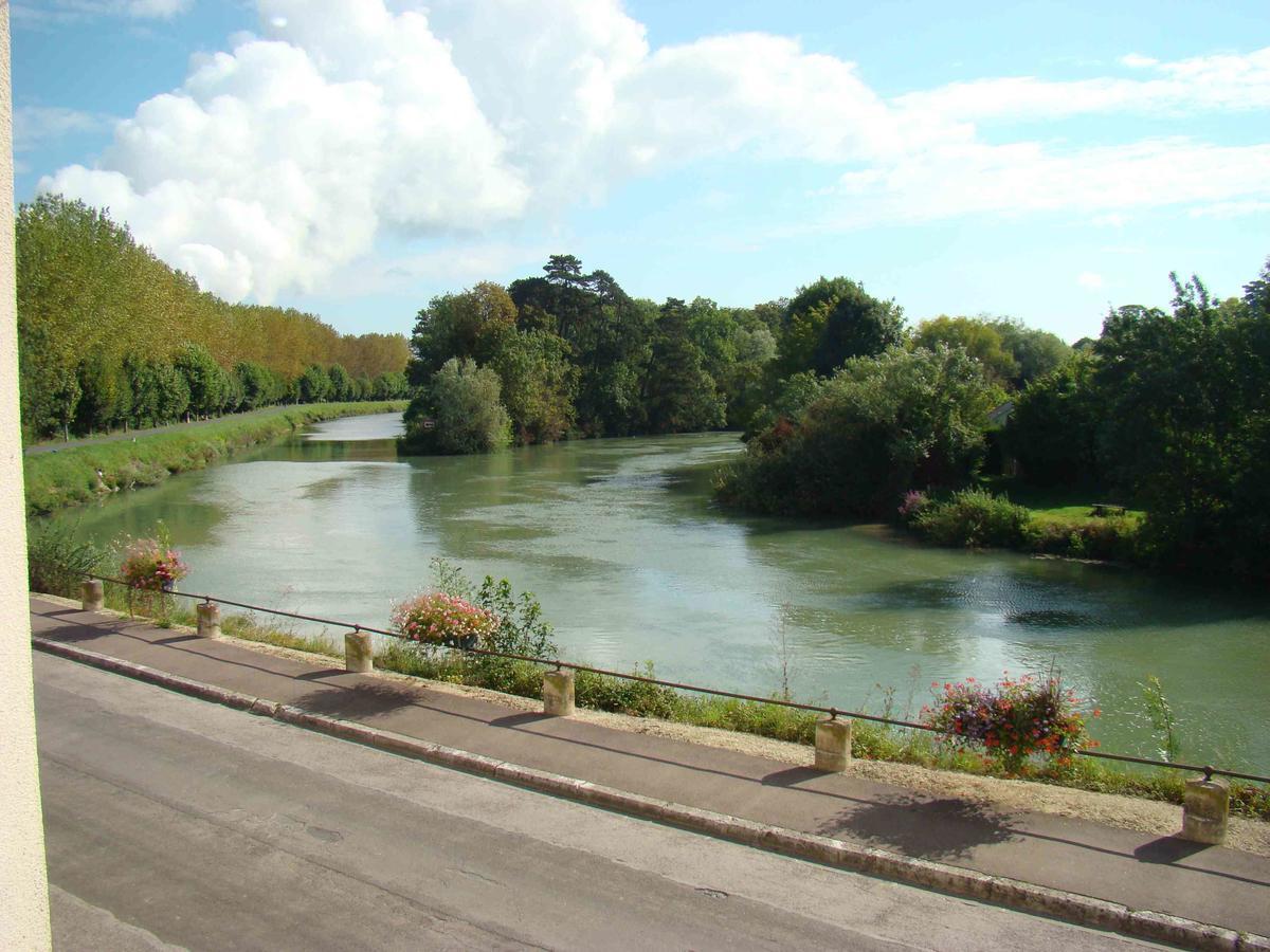 Hotel A la belle dame Nogent-sur-Seine Esterno foto